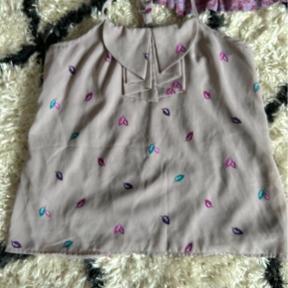 A shirt bundle with 5 tops (sizes include 1- XS, 3- smalls, and 1- medium) - Picture 6 of 11